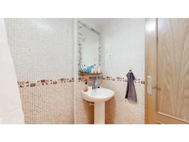 Bathroom of Flat for sale in Picassent  with Air Conditioner, Terrace and Swimming Pool