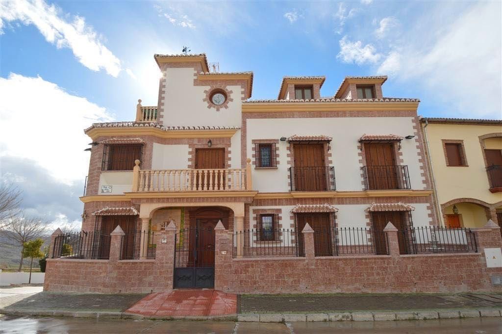 Vista exterior de Casa o xalet en venda en Villanueva de la Concepción amb Aire condicionat, Calefacció i Jardí privat