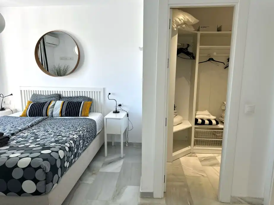 Dormitori de Pis en venda en Mijas amb Aire condicionat, Terrassa i Moblat