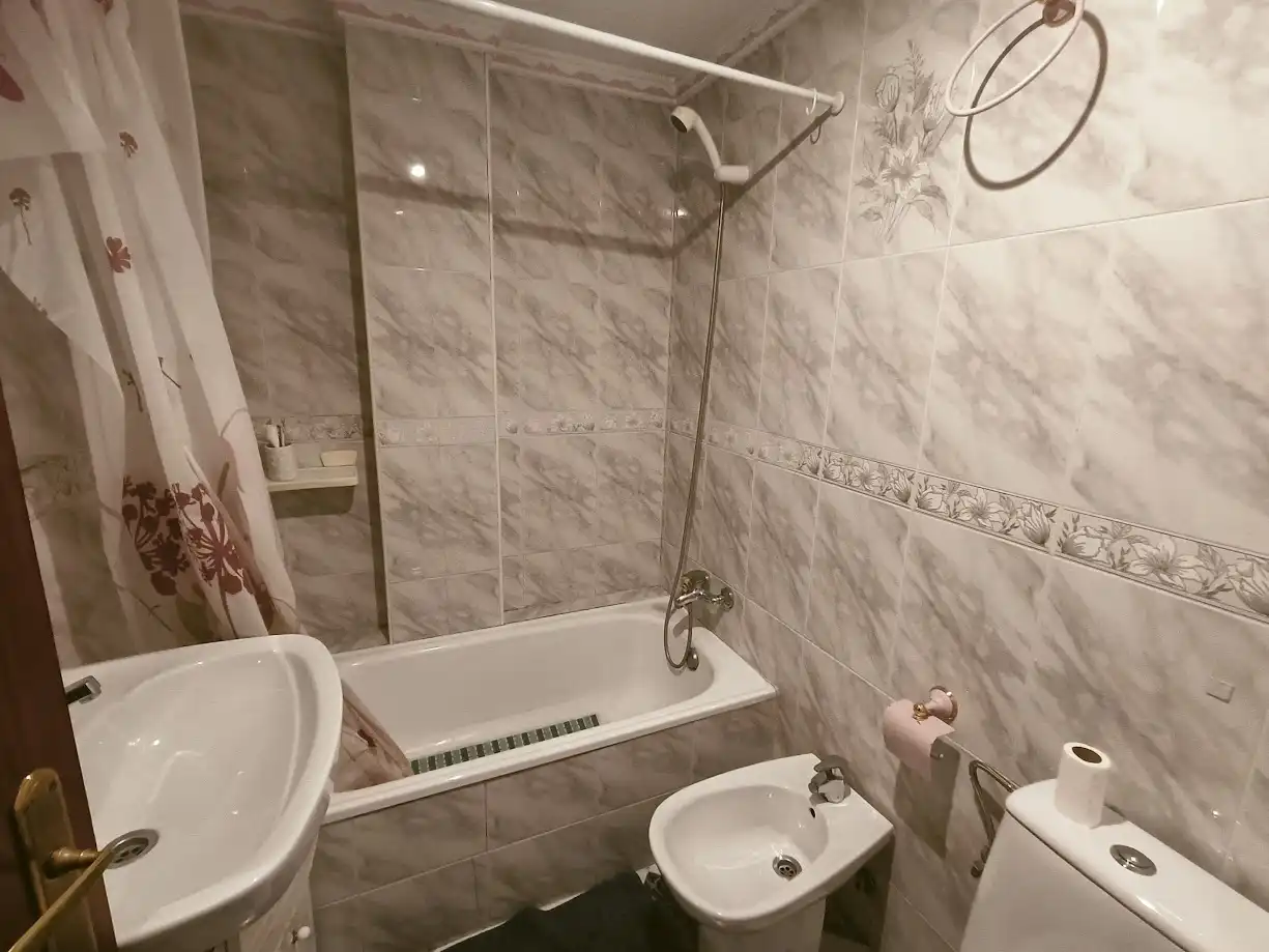 Baño de Casa adosada de alquiler en Atarfe con Aire acondicionado, Trastero y Amueblado