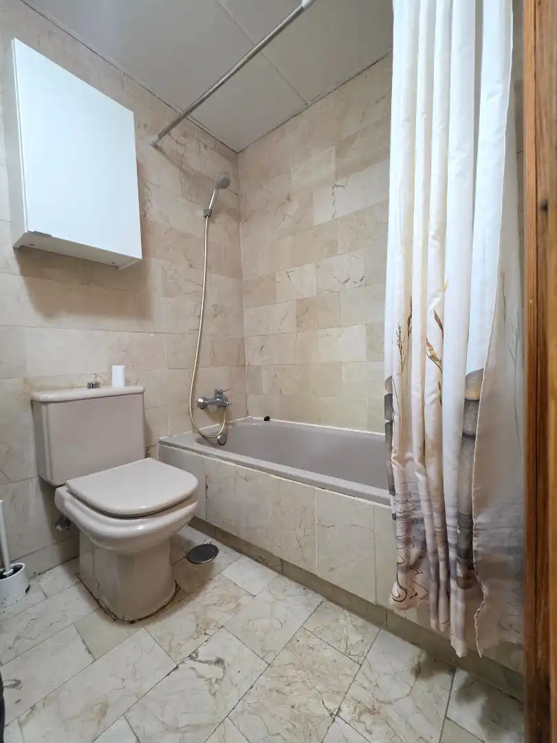 Badezimmer von Wohnung zum Verkauf in Madrid mit Klimaanlage, Heizung und Parkett
