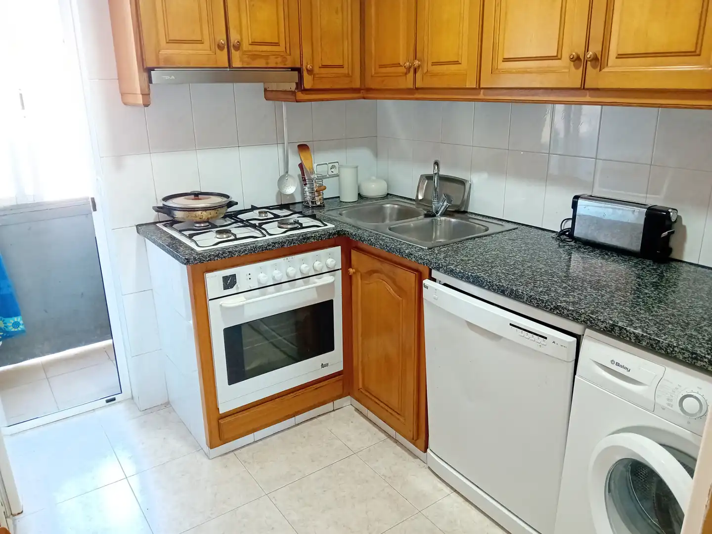 Cocina de Piso en venta en Girona con Calefacción, Terraza y Amueblado
