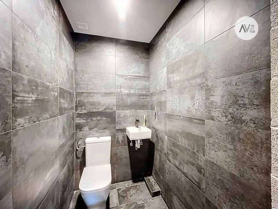 Baño de Oficina de alquiler en Barcelona con Terraza y Amueblado