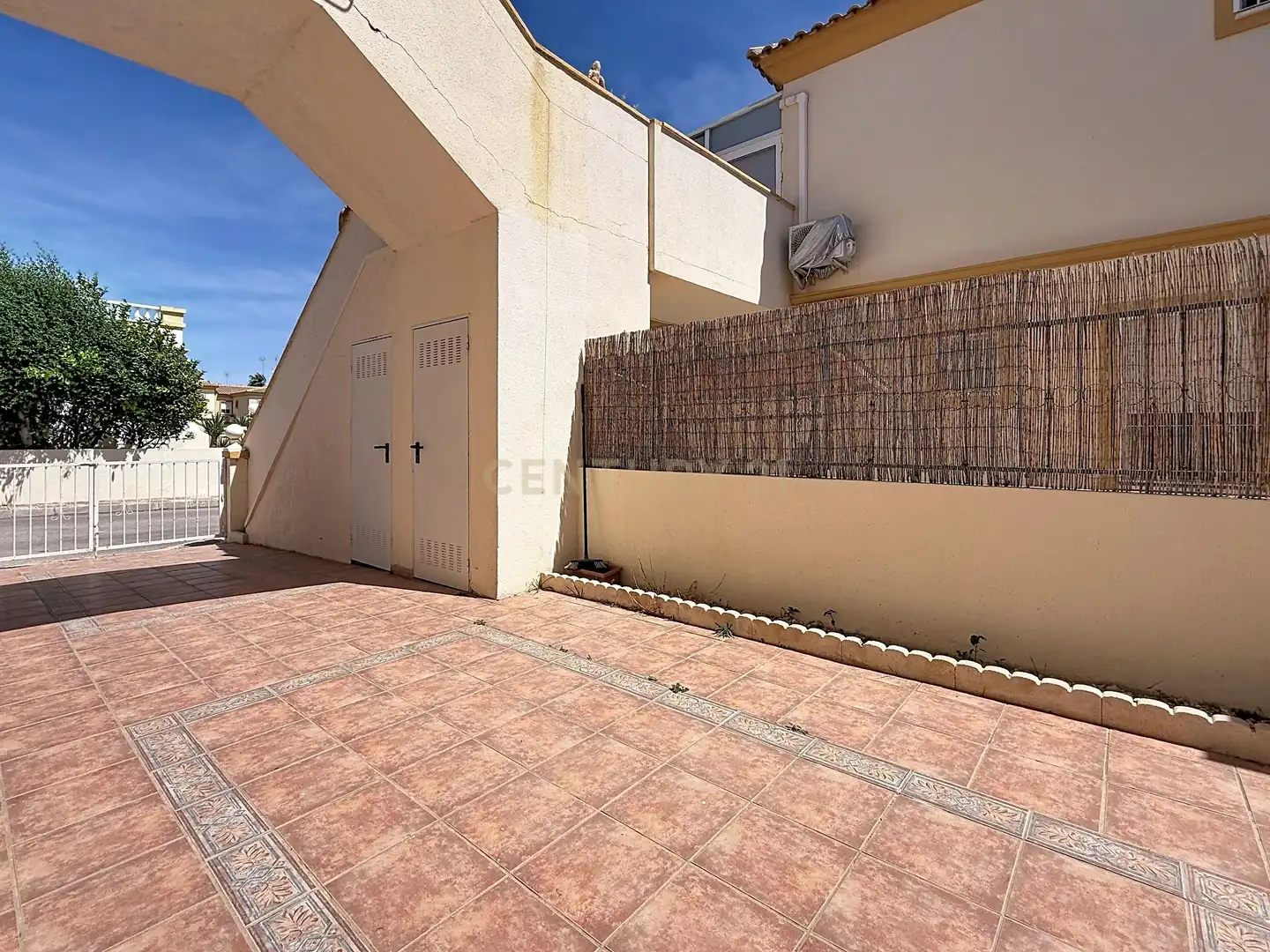 Vista exterior de Planta baja en venta en Orihuela con Aire acondicionado, Trastero y Piscina comunitaria