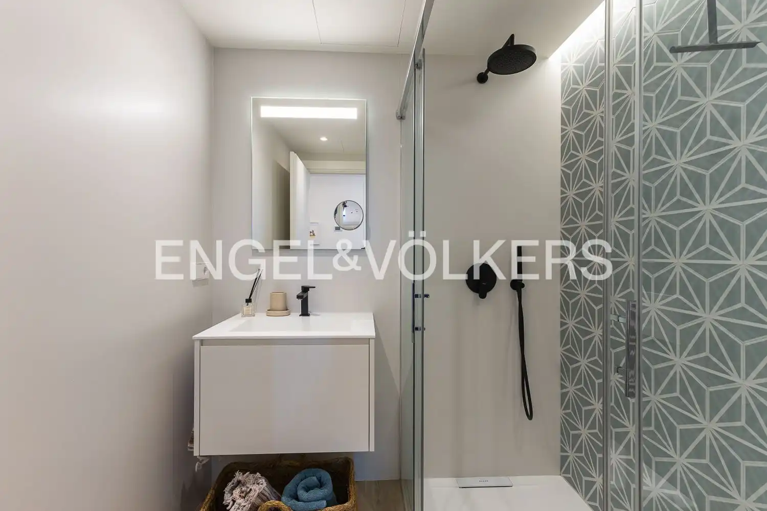 Bathroom of Flat for sale in Pedreguer  with Air Conditioner, Heating and Private garden