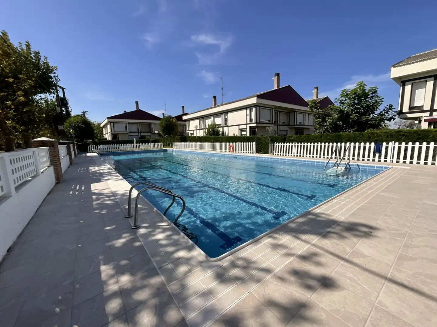 Adossat amb piscina en venda a Avenida de Haro, imagen 5