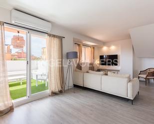 Sala d'estar de Apartament de lloguer en  Valencia Capital amb Aire condicionat, Terrassa i Piscina