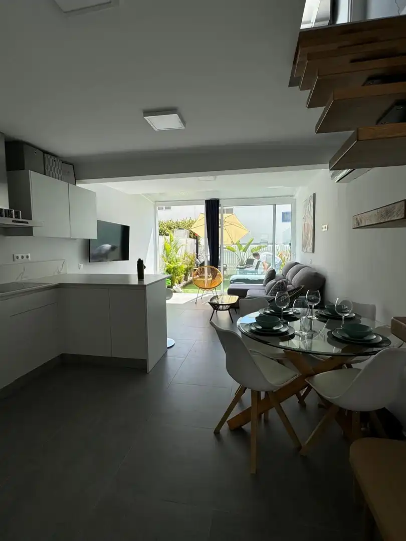 Sala de estar de Dúplex en venta en San Bartolomé de Tirajana con Aire acondicionado, Jardín privado y Terraza