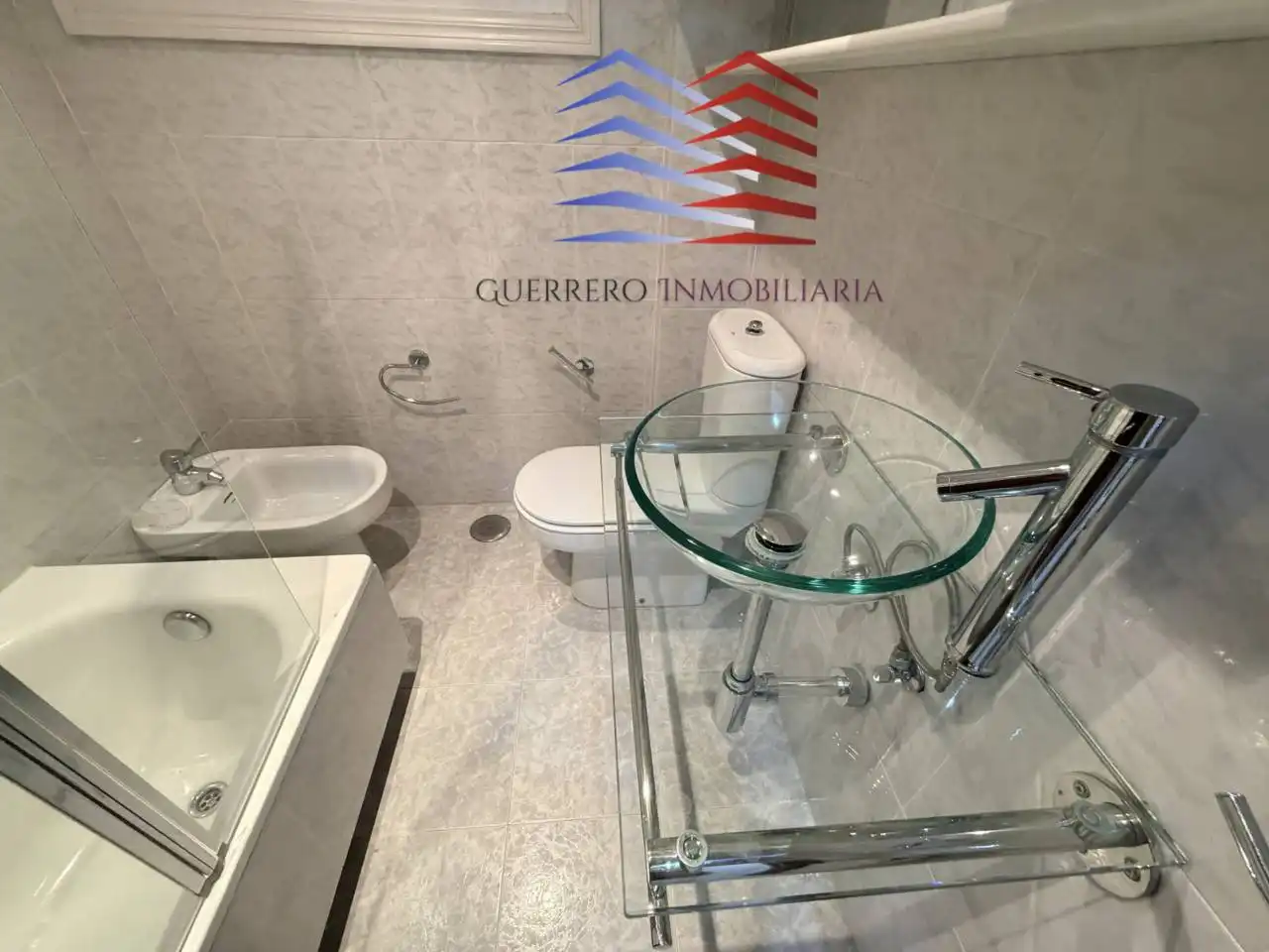 Bathroom of Flat for rent in Ourense Capital   with Heating, Terrace and Furnished