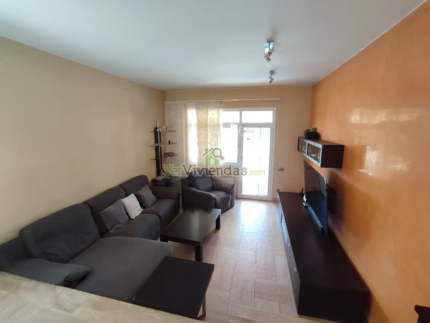 Sala d'estar de Casa o xalet en venda en Cerdanyola del Vallès amb Aire condicionat, Calefacció i Jardí privat