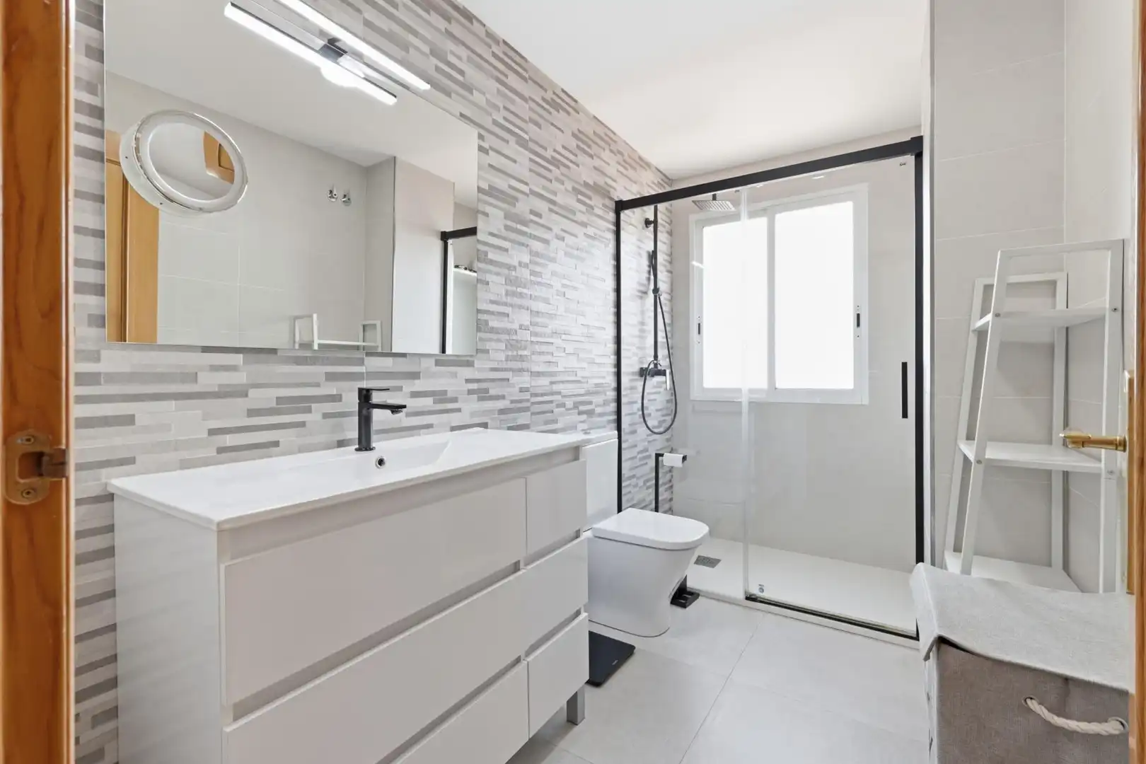 Bathroom of Detached homes for sale in Torrent  with Air Conditioner, Heating and Private garden