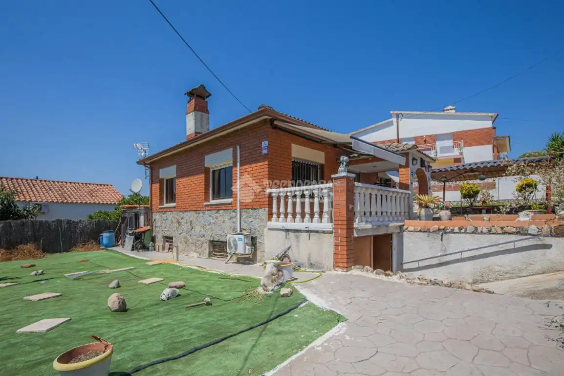 Vista exterior de Casa o chalet en venta en Rubí