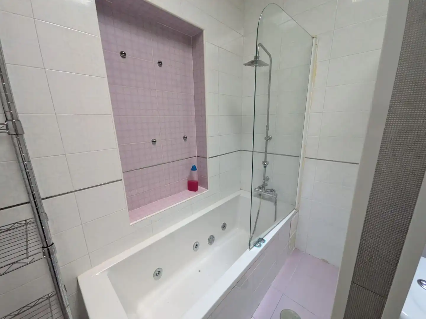 Bathroom of Flat for sale in Benacazón  with Air Conditioner, Heating and Terrace