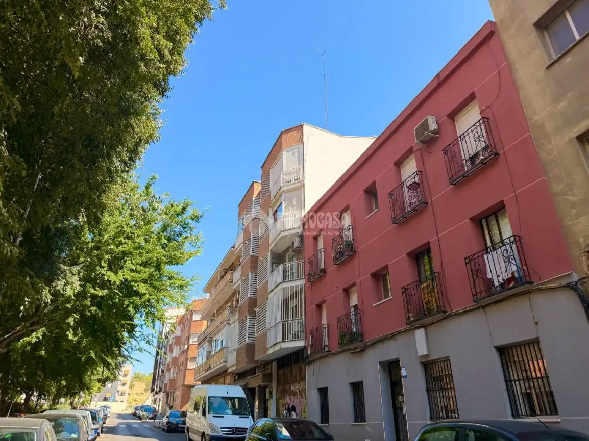 Vista exterior de Estudi en venda en Madrid