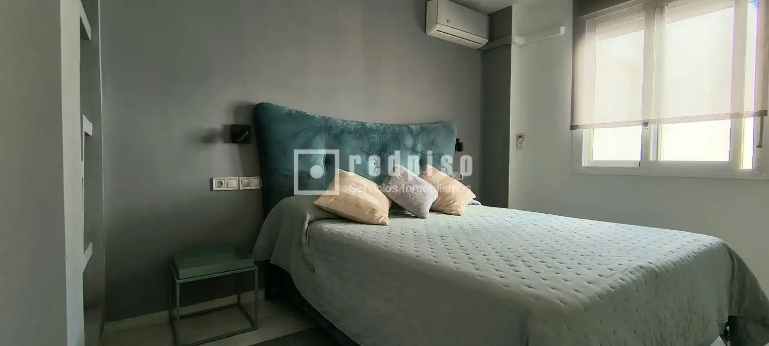 Schlafzimmer von Wohnung zur Miete in Málaga mit Klimaanlage, Heizung und Möbliert