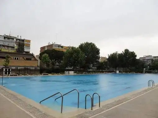 Piscina de Pis en venda en Alcalá de Henares amb Aire condicionat