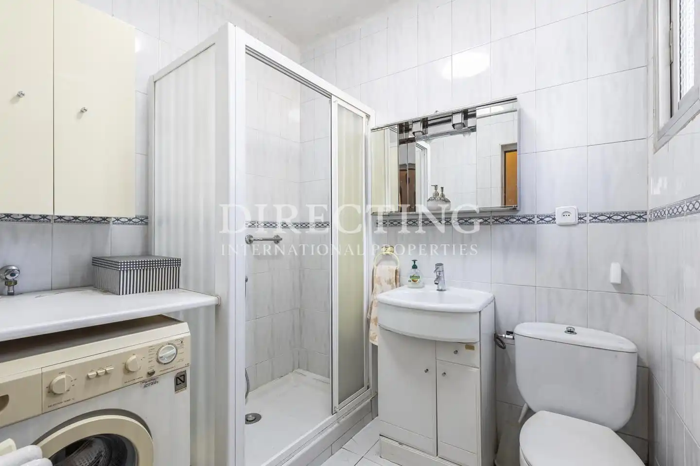 Badezimmer von Dachboden zum Verkauf in Madrid mit Klimaanlage, Heizung und Parkett