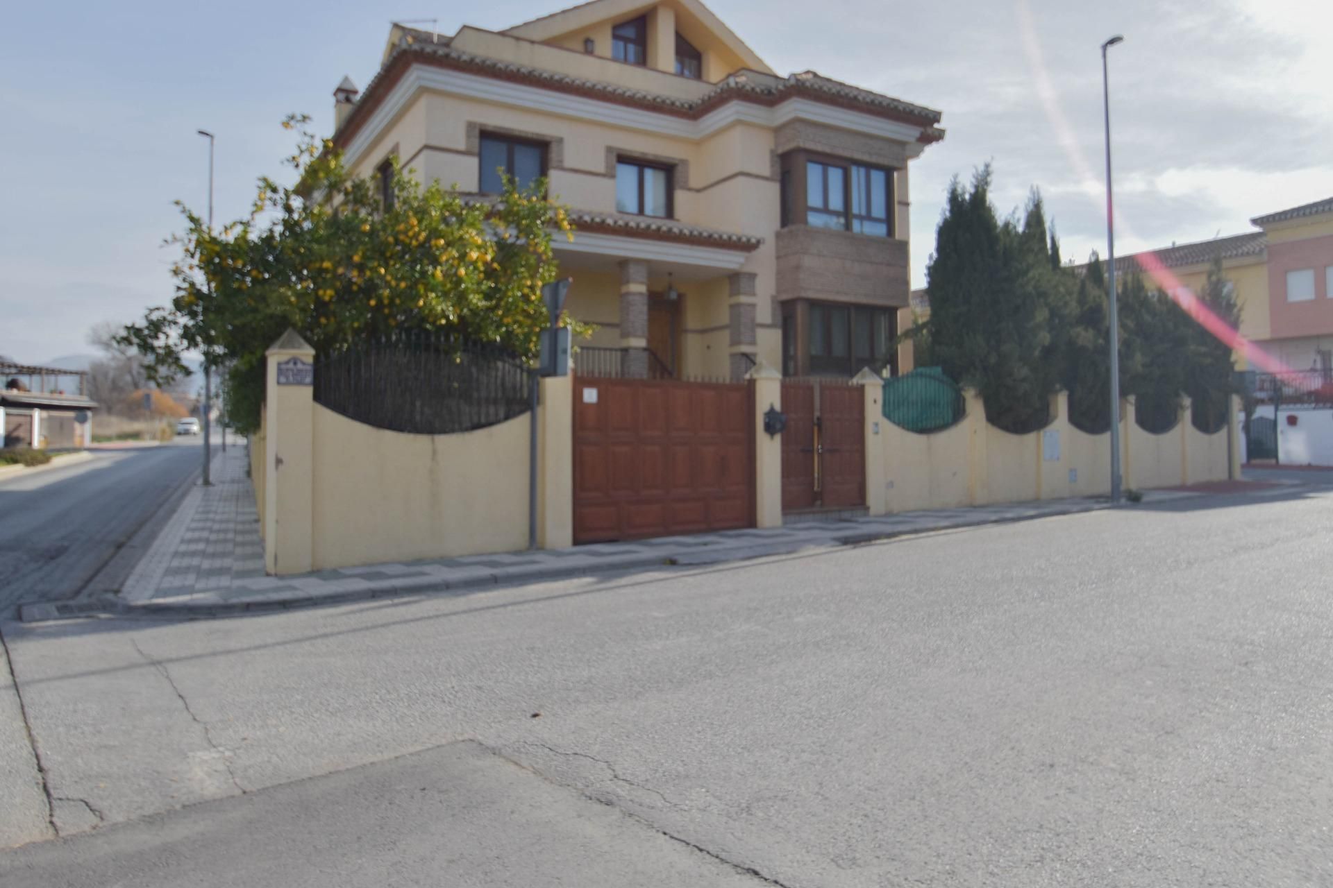 Vista exterior de Casa o xalet en venda en Maracena amb Calefacció, Jardí privat i Terrassa