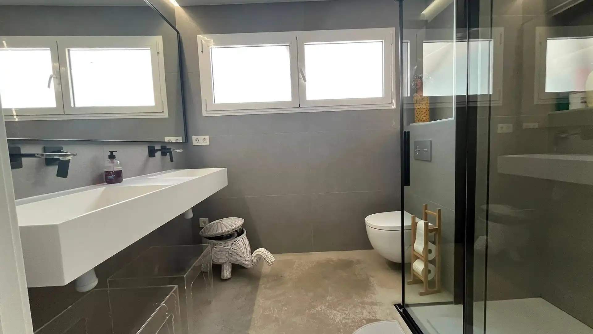 Baño de Ático en venta en Elche / Elx con Aire acondicionado, Trastero y Balcón