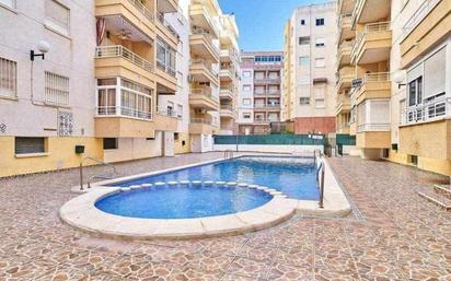 Piscina de Apartament en venda en Torrevieja amb Aire condicionat, Calefacció i Terrassa