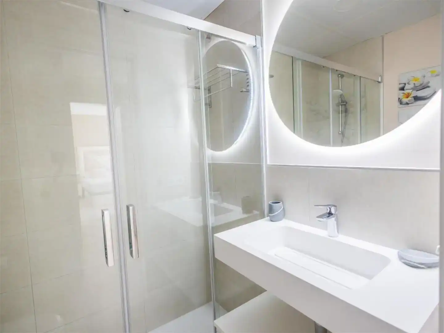 Badezimmer von Wohnungen zur Miete in Chipiona mit Klimaanlage, Privatgarten und Schwimmbad