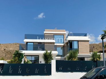 Villa avec balcon à vendre à Golf Bahía