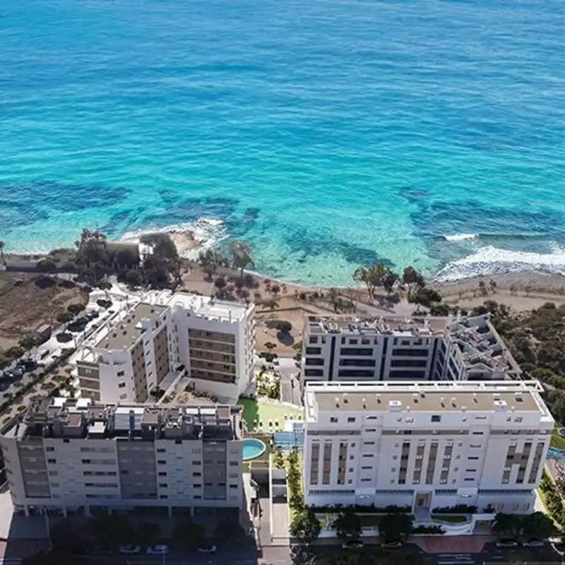 Vista exterior de Àtic en venda en Villajoyosa / La Vila Joiosa amb Aire condicionat, Jardí privat i Terrassa