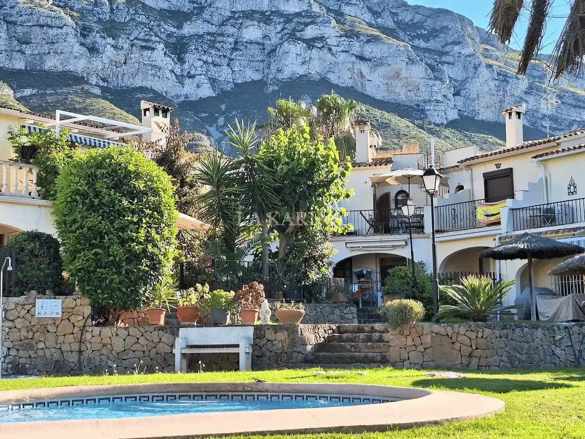 Außenansicht von Wohnung zur Miete in Dénia mit Klimaanlage, Schwimmbad und Möbliert