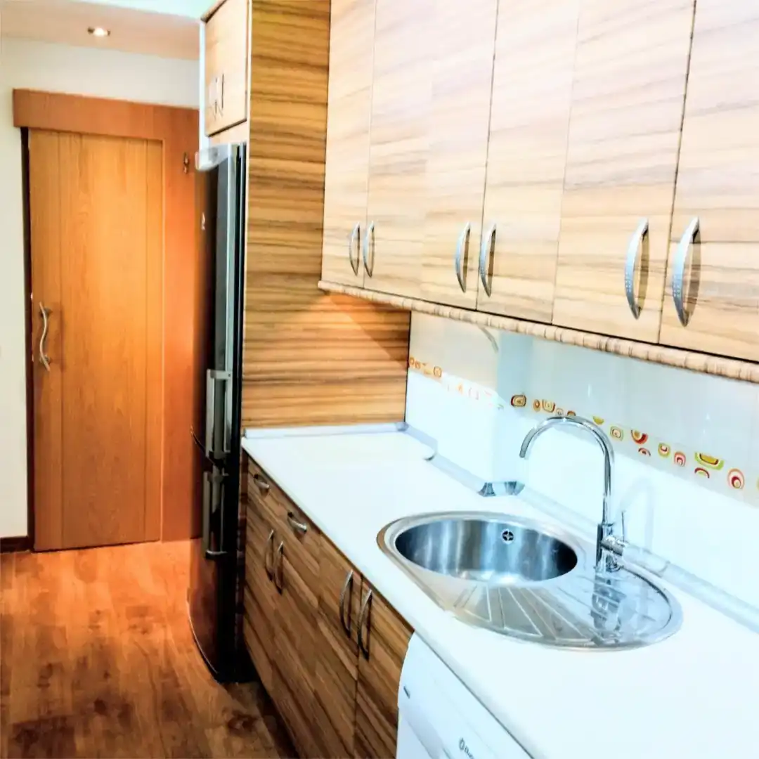 Cuina de Dúplex de lloguer en Madrid amb Aire condicionat, Moblat i Forn