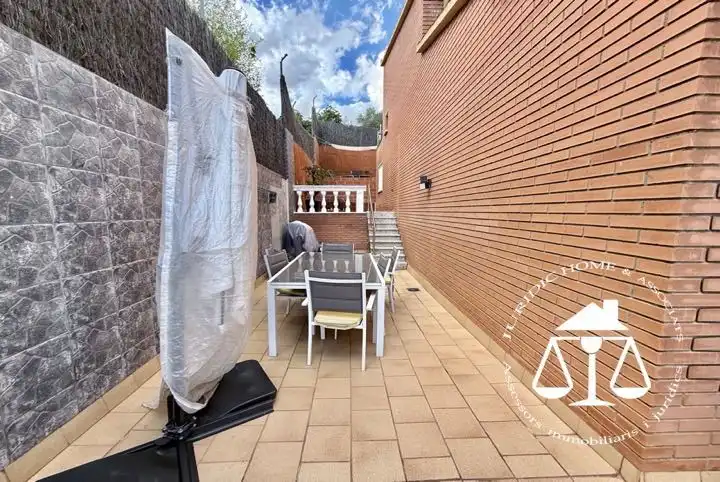 Terrassa de Casa o xalet en venda en Sant Boi de Llobregat amb Aire condicionat, Calefacció i Jardí privat