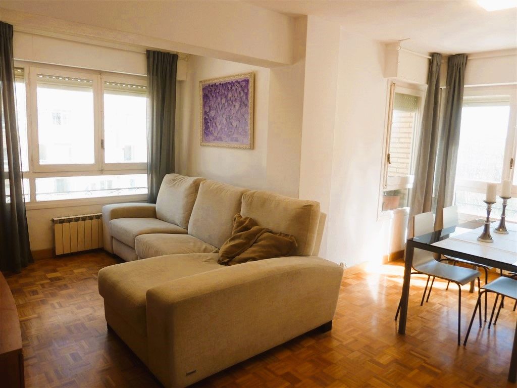 Sala de estar de Piso en venta en Zizur Mayor / Zizur Nagusia con Calefacción, Parquet y Terraza