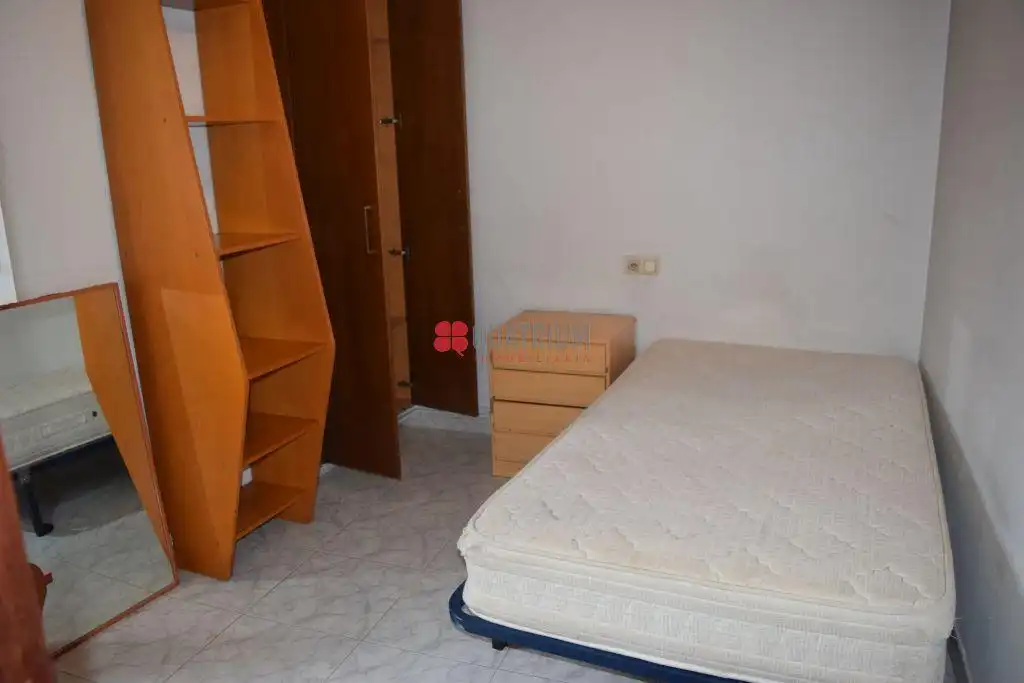 Dormitori de Casa o xalet en venda en Teo amb Jardí privat