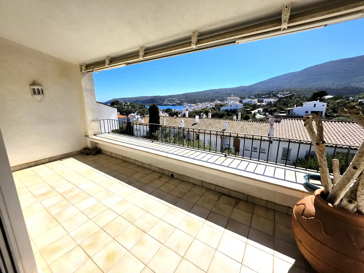 Terrasse von Einfamilien-Reihenhaus zum Verkauf in Cadaqués mit Heizung und Terrasse