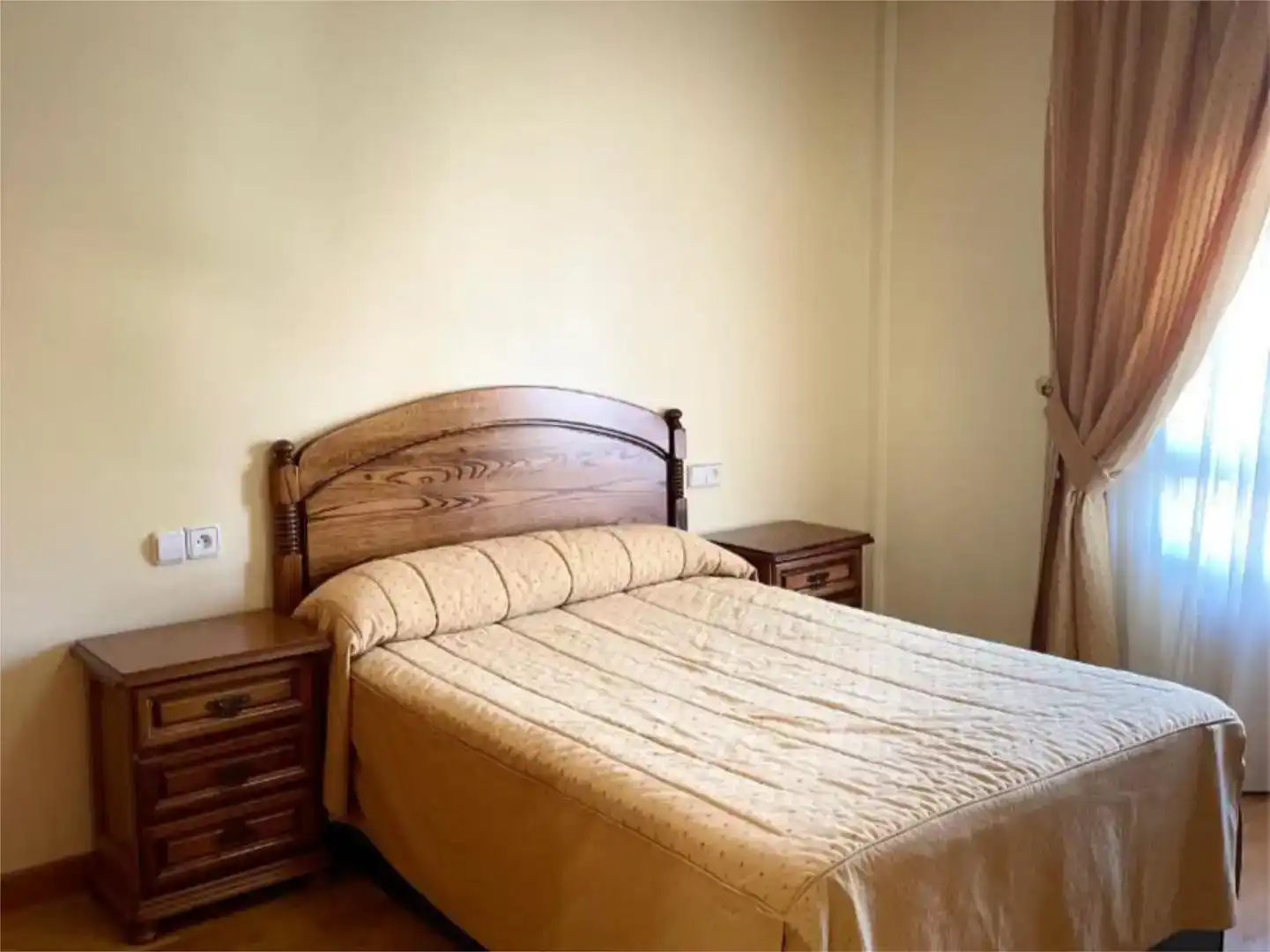 Dormitori de Casa adosada en venda en Ciudad Real Capital amb Aire condicionat i Piscina