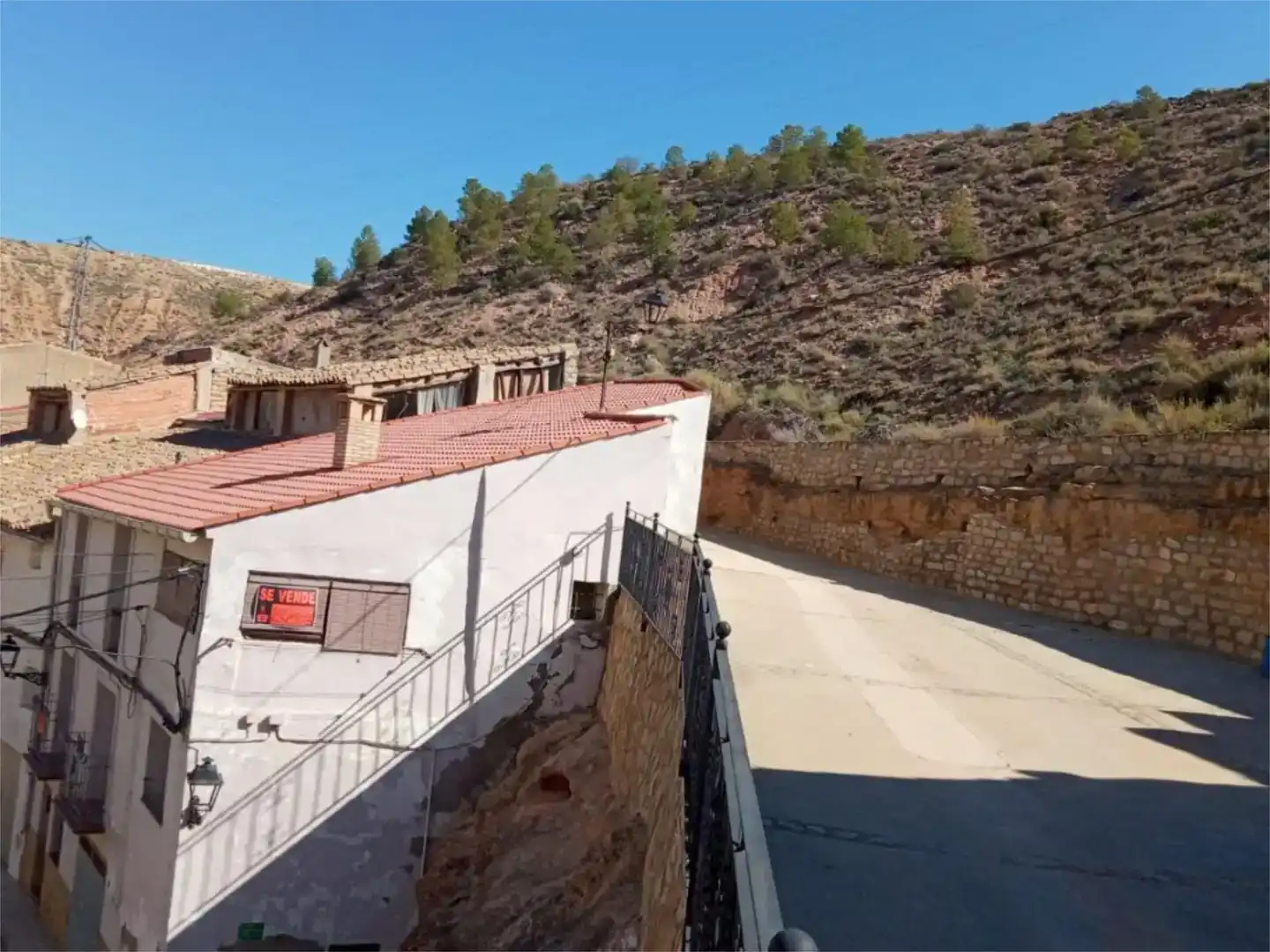 Außenansicht von Wohnung zum Verkauf in Castelnou mit Abstellraum und Balkon