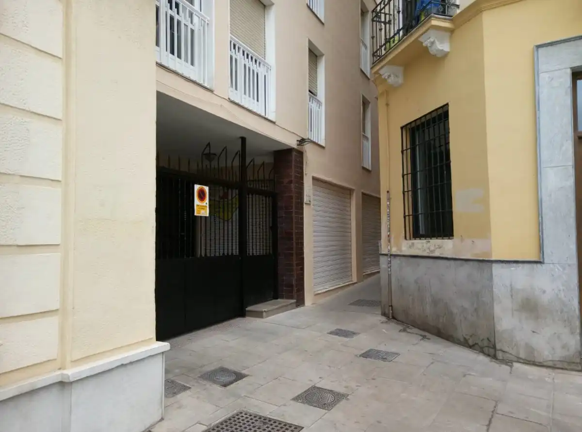 Aparcament de Local de lloguer en Granada