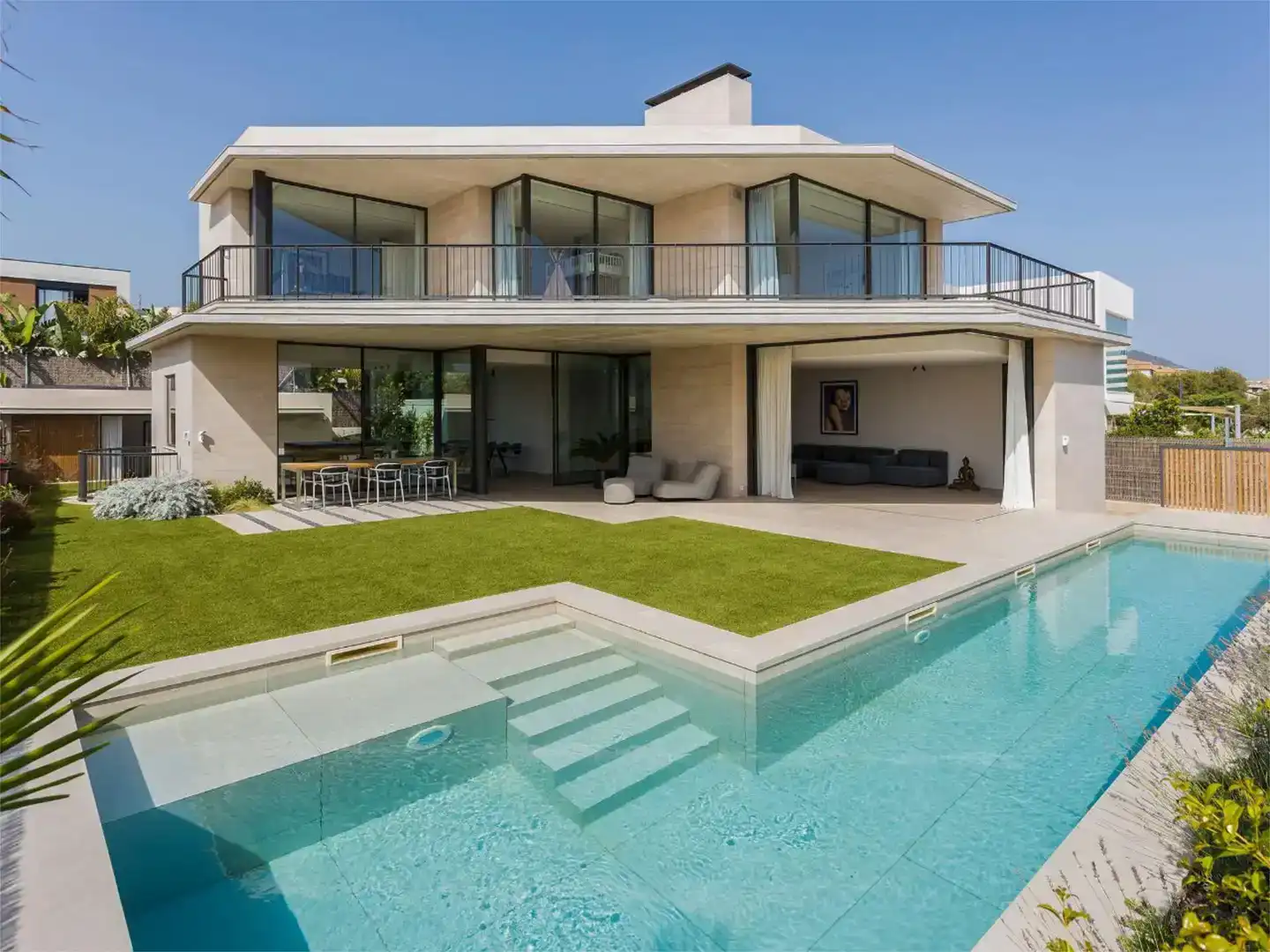 Vista exterior de Casa o xalet de lloguer en Sitges amb Aire condicionat, Piscina i Balcó