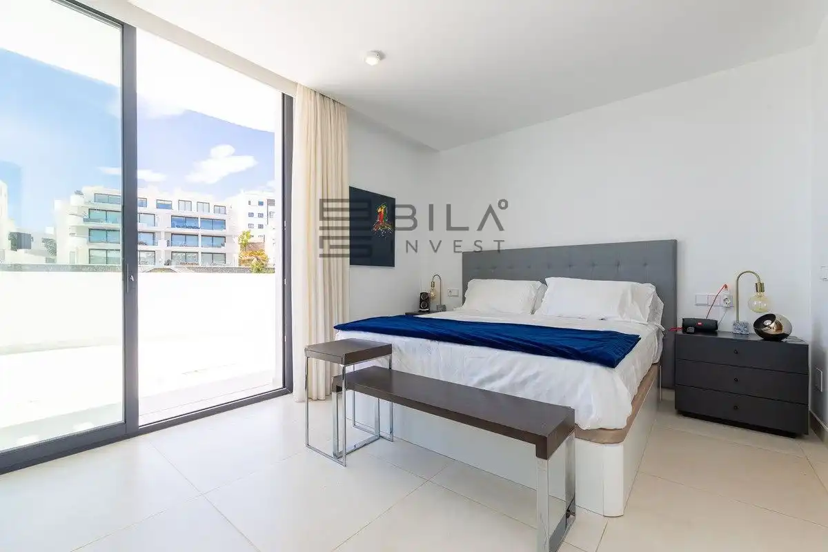 Bedroom of Attic for sale in Fuengirola  with Air Conditioner, Terrace and Storage room