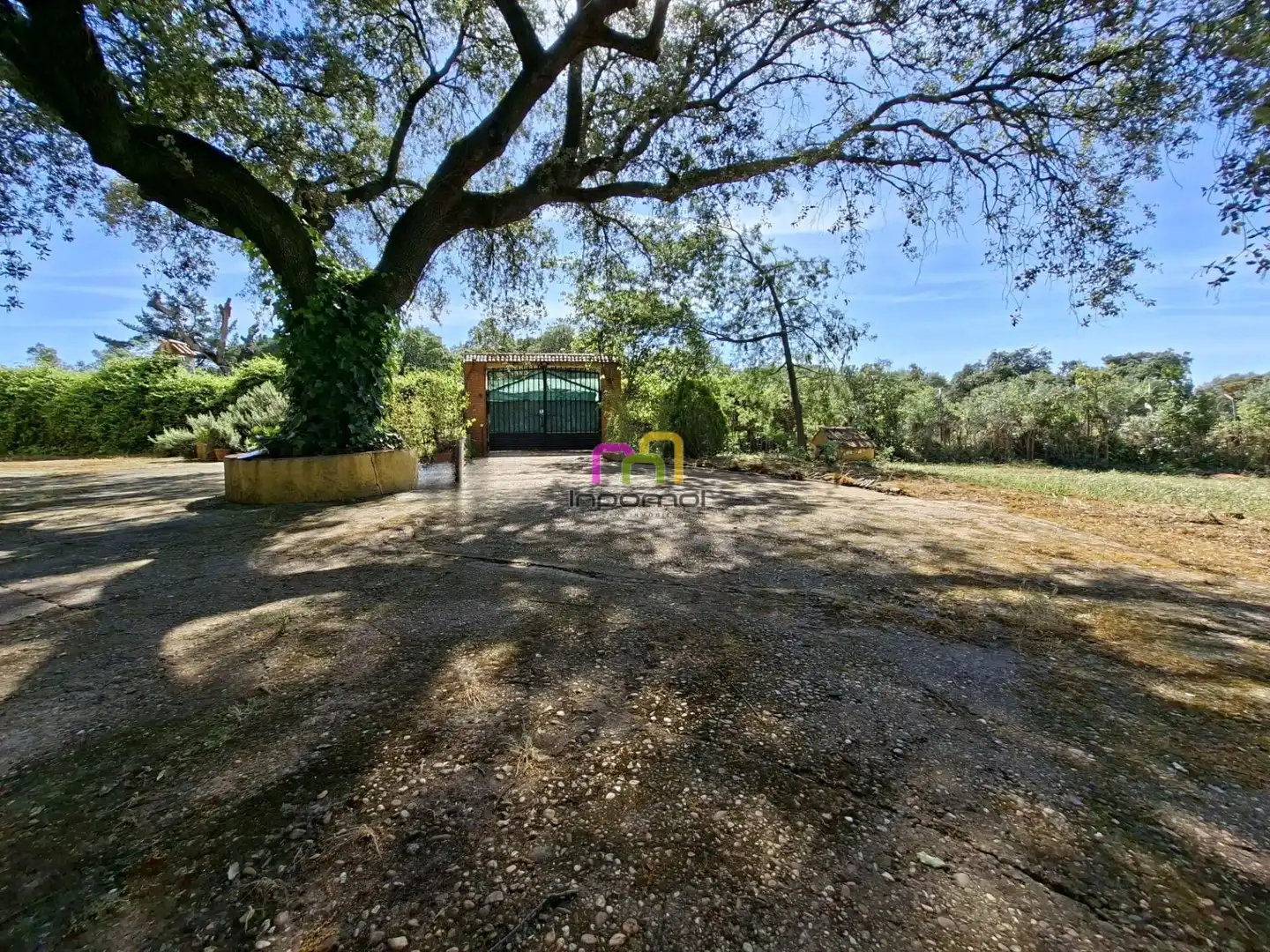 Country house zum Verkauf in Badajoz mit Terrasse, Abstellraum und Schwimmbad