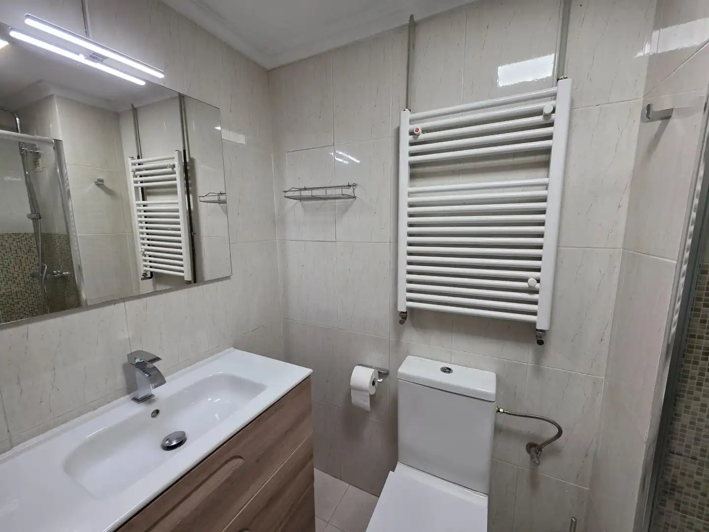 Bathroom of Flat for rent in Valencia  with Heating