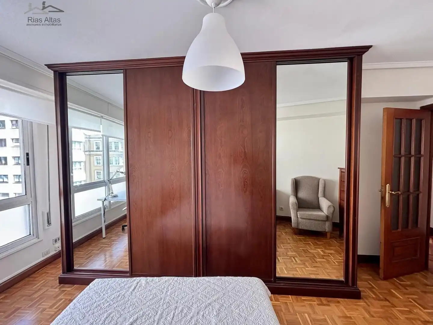 Schlafzimmer von Wohnung zur Miete in A Coruña Capital  mit Heizung und Möbliert