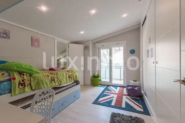 Schlafzimmer von Dachboden zum Verkauf in Altea mit Klimaanlage, Heizung und Privatgarten