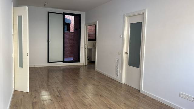 Piso en Venta en Carrer de Begues en Can Tintorer - Can Tries