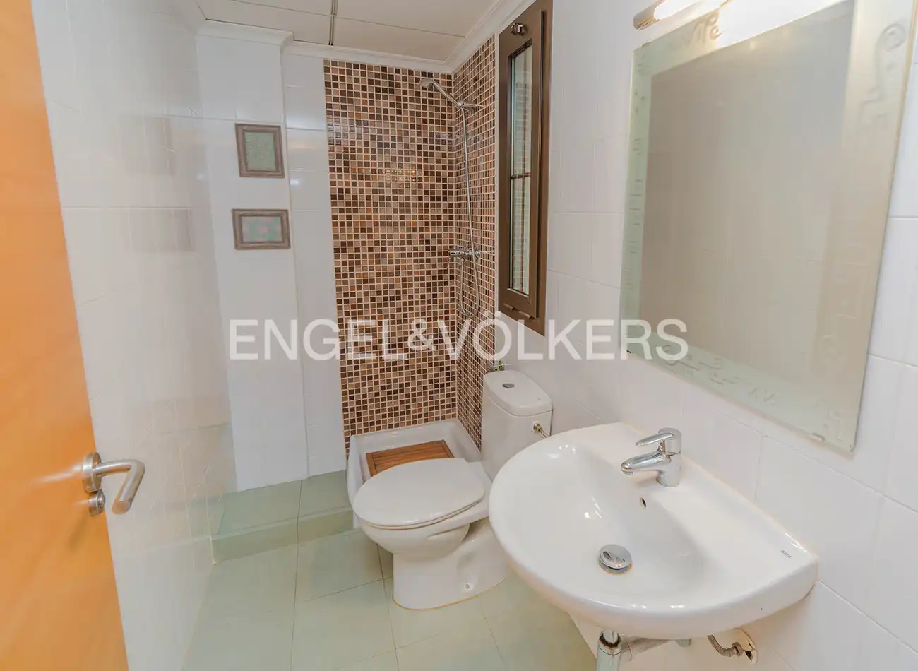 Baño de Casa adosada en venta en Mutxamel con Aire acondicionado, Calefacción y Jardín privado