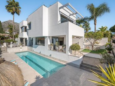 Casa con piscina en venta en Milla de Oro