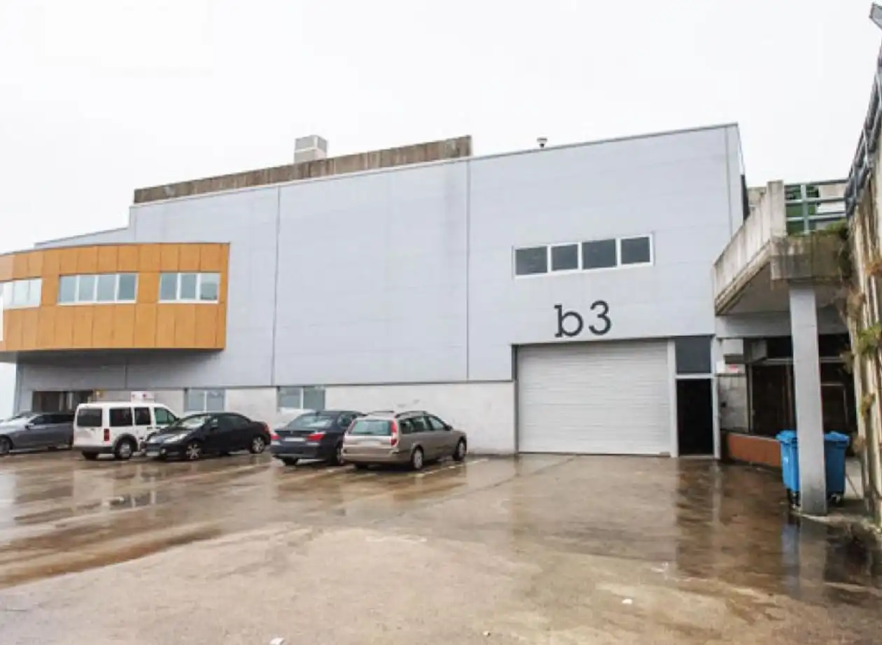 Vista exterior de Nave industrial en venta en Vigo 