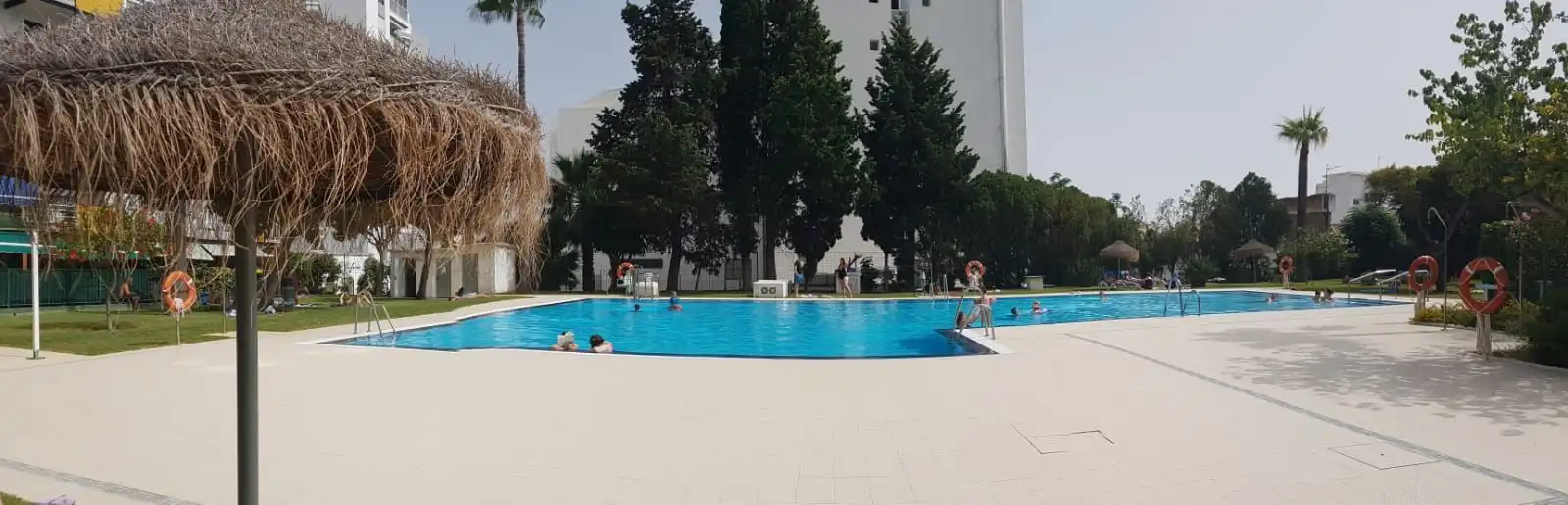 Swimming pool of Apartments for rent in Benalmádena  with Air Conditioner, Terrace and Community pool