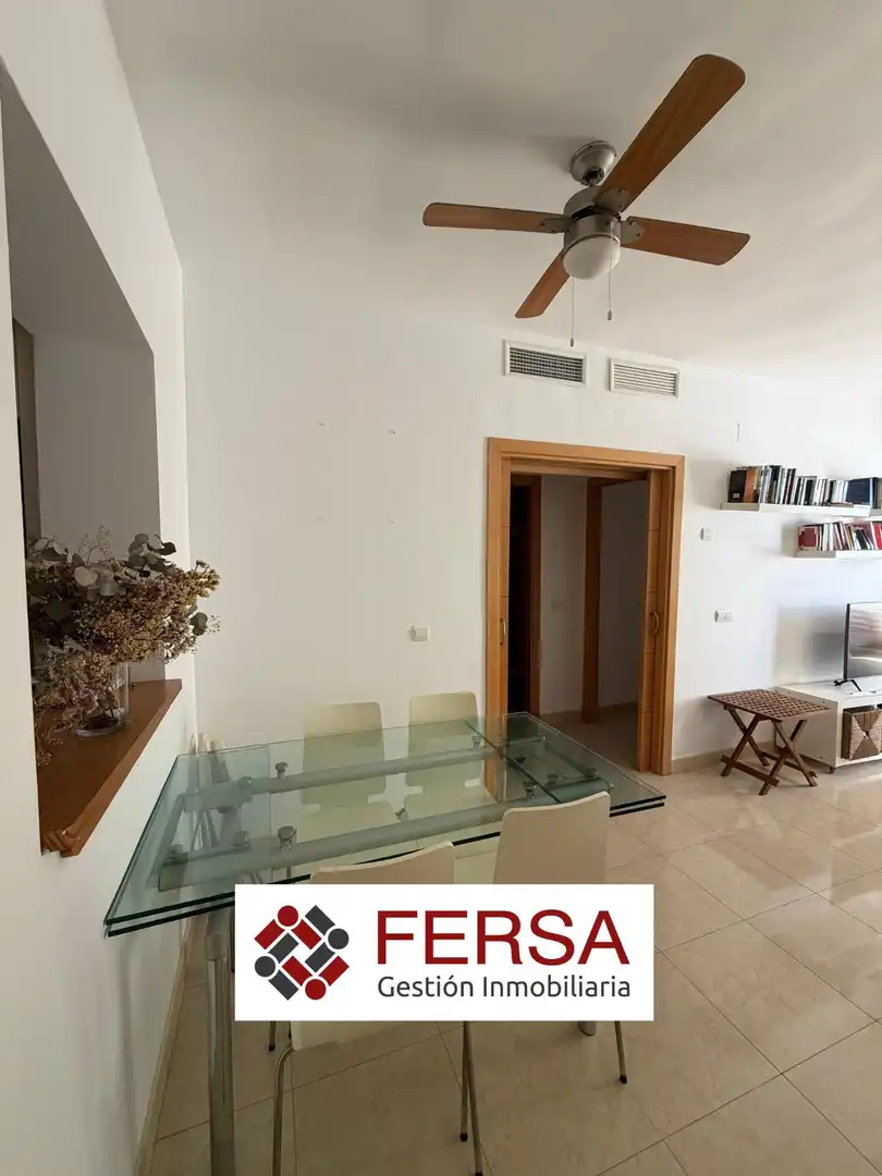 Menjador de Apartament de lloguer en El Puerto de Santa María amb Calefacció, Jardí privat i Terrassa