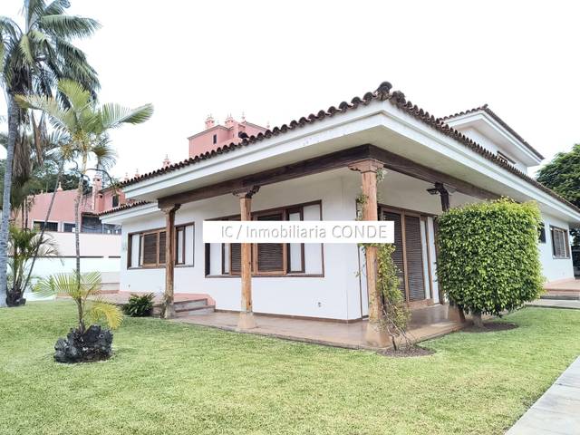Casa-chalet en Venta en Zona Botánico