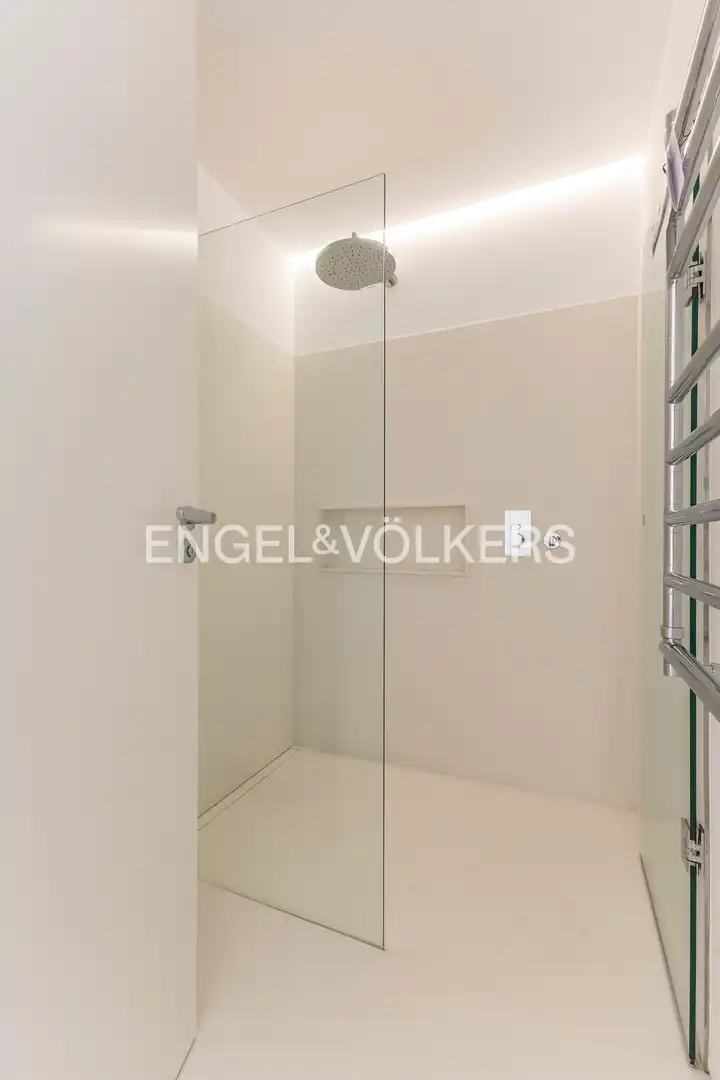 Baño de Piso en venta en Madrid con Aire acondicionado, Calefacción y Jardín privado
